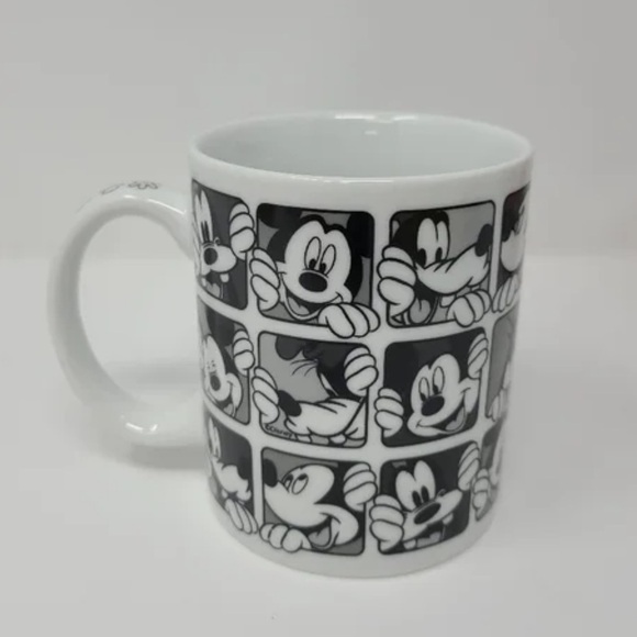 BNWOT Disney Mickey Mouse and Goofy Black and White Mug Unisex Gift - Picture 1 of 6